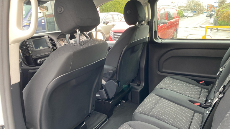Mercedes-Benz Vito ELr Tourer L3 Electric Fwd 150kW 100kWh Premium 9-Seater Auto
